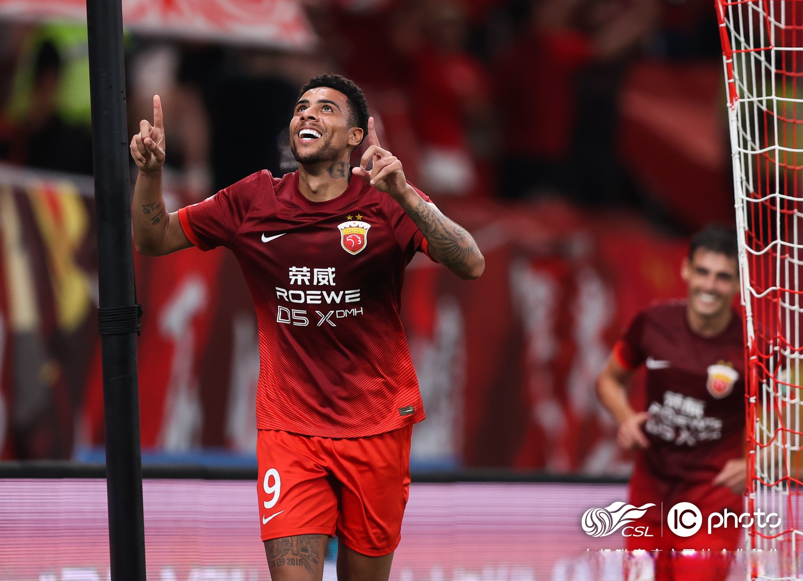 关于印第安纳步行者发布备战花絮；清晨官宣签约；英超任务艰巨；临场指挥获称赞的信息