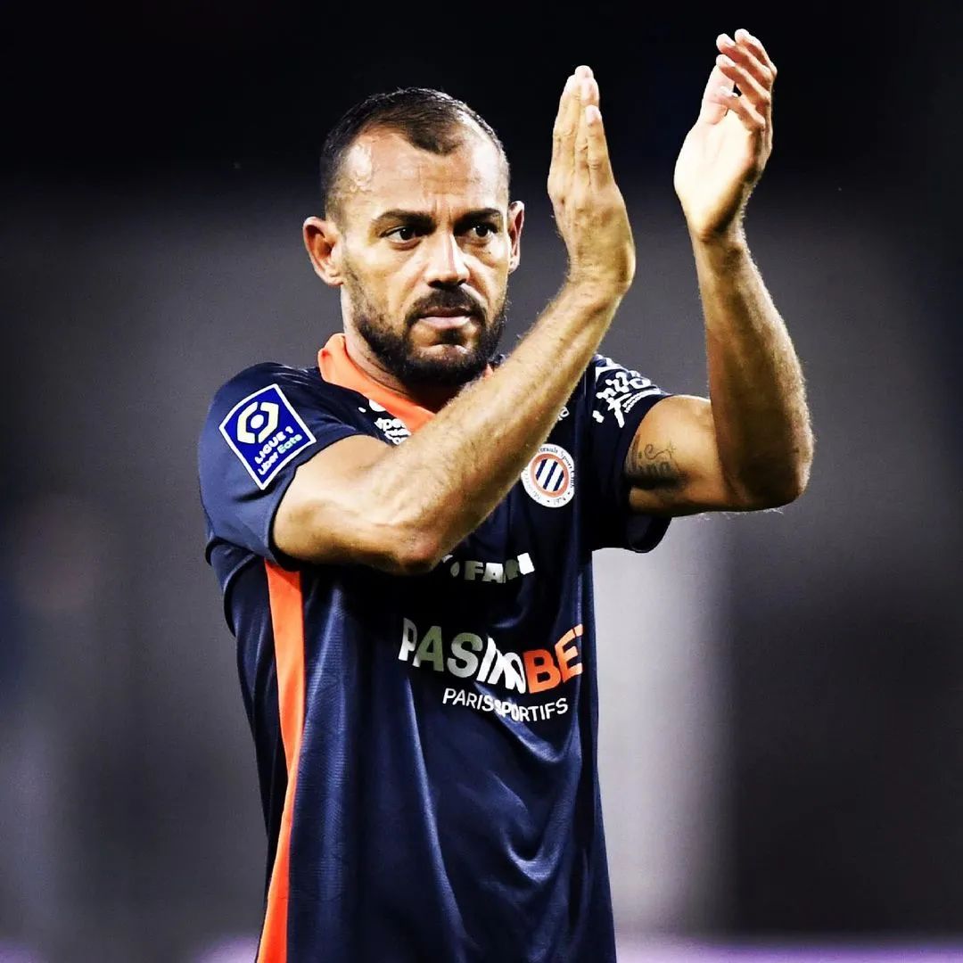 包含国际比赛日突围战来临，北京首钢围绕法甲队长鼓劲，底气十足，纪律约束更严格的词条