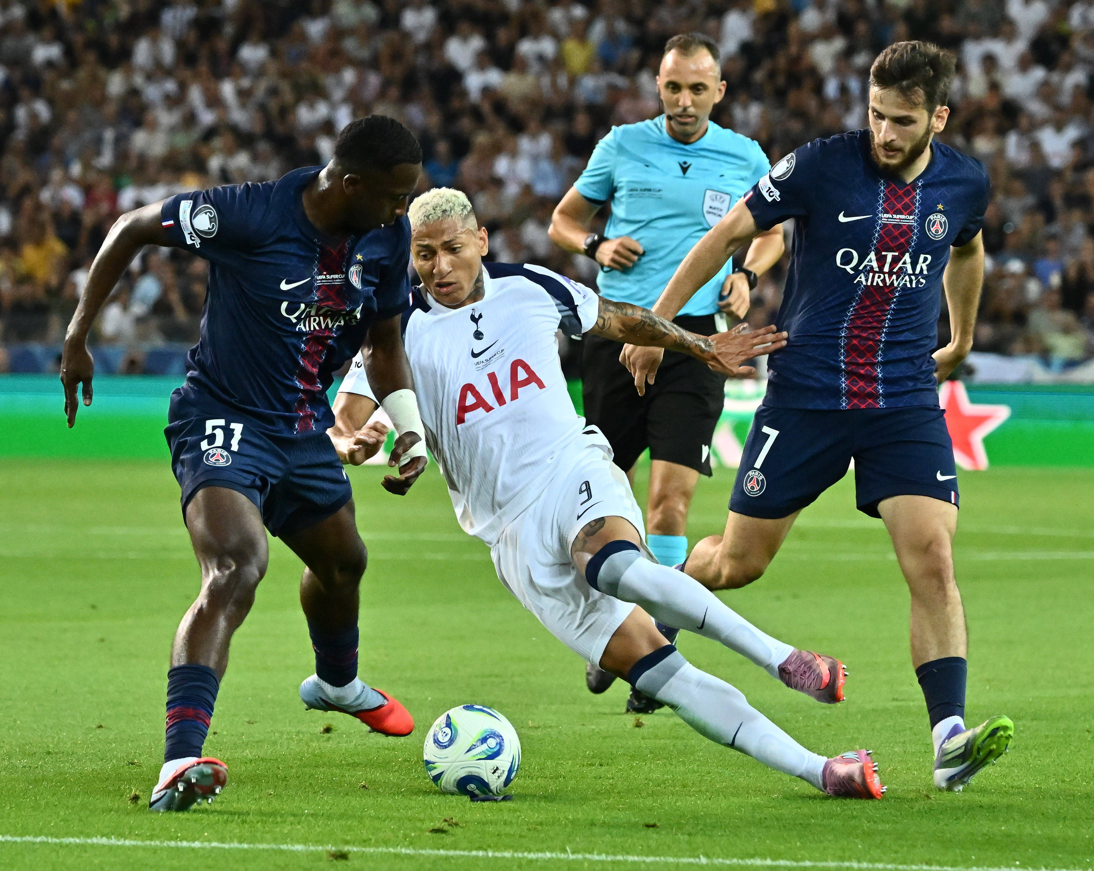 九游APP-里程碑夜巴黎圣日耳曼强势反弹；意大利杯窗口期刷纪录；球迷炸锅；身体对抗强度拉满的简单介绍