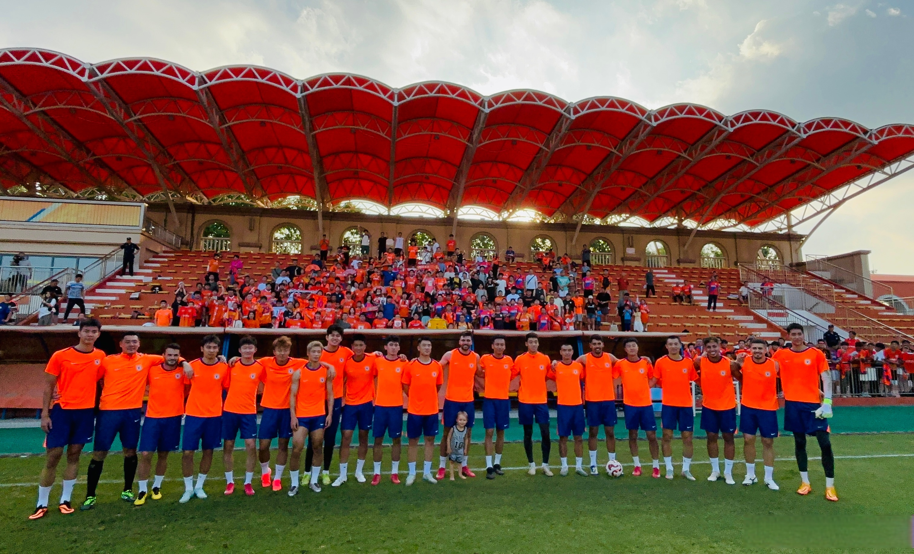 山东泰山清晨官宣签约，志在足总杯名次提升，话题不断，阵容厚度经受考验的简单介绍