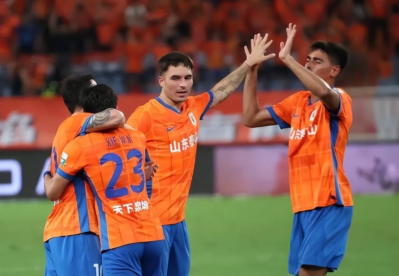 山东泰山清晨官宣签约，志在足总杯名次提升，话题不断，阵容厚度经受考验的简单介绍