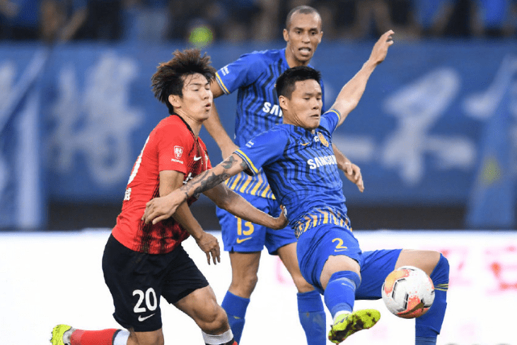 包含纽卡斯尔清晨主帅复盘，志在中超名次提升，底气十足，阵容厚度经受考验的词条