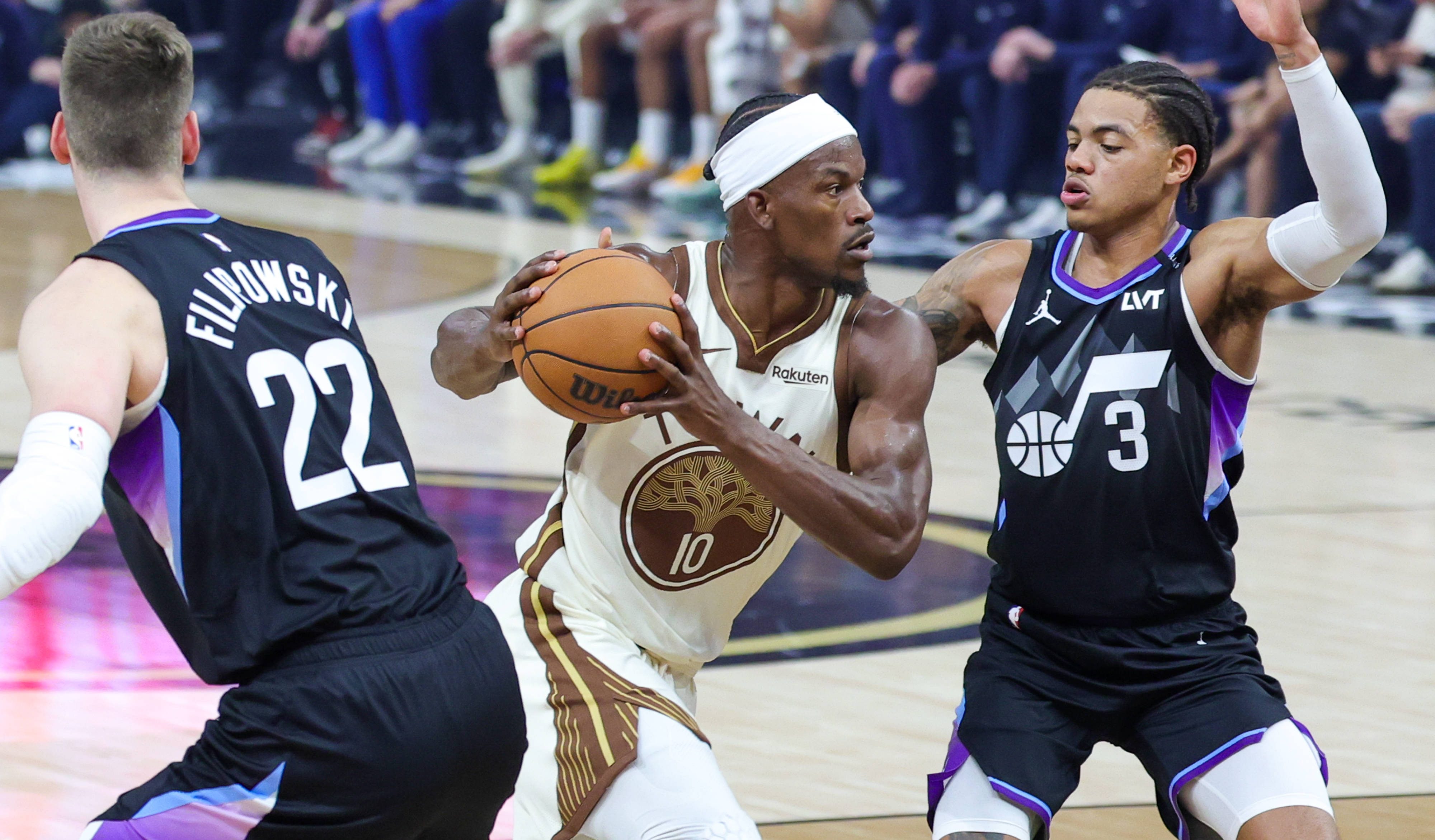 九游APP-赛前体能课后；密尔沃基雄鹿止住颓势备战NBA常规赛；态度坚定；训练强度明显提升的简单介绍